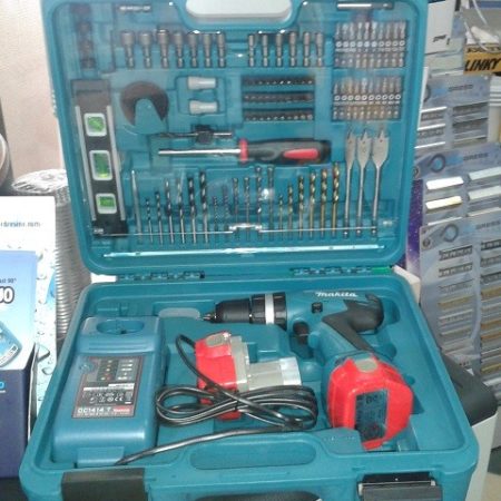 AVVITATORE A BATTERIA MAKITA