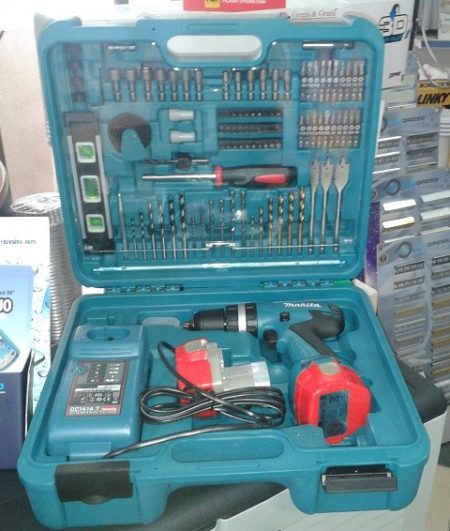 AVVITATORE A BATTERIA MAKITA